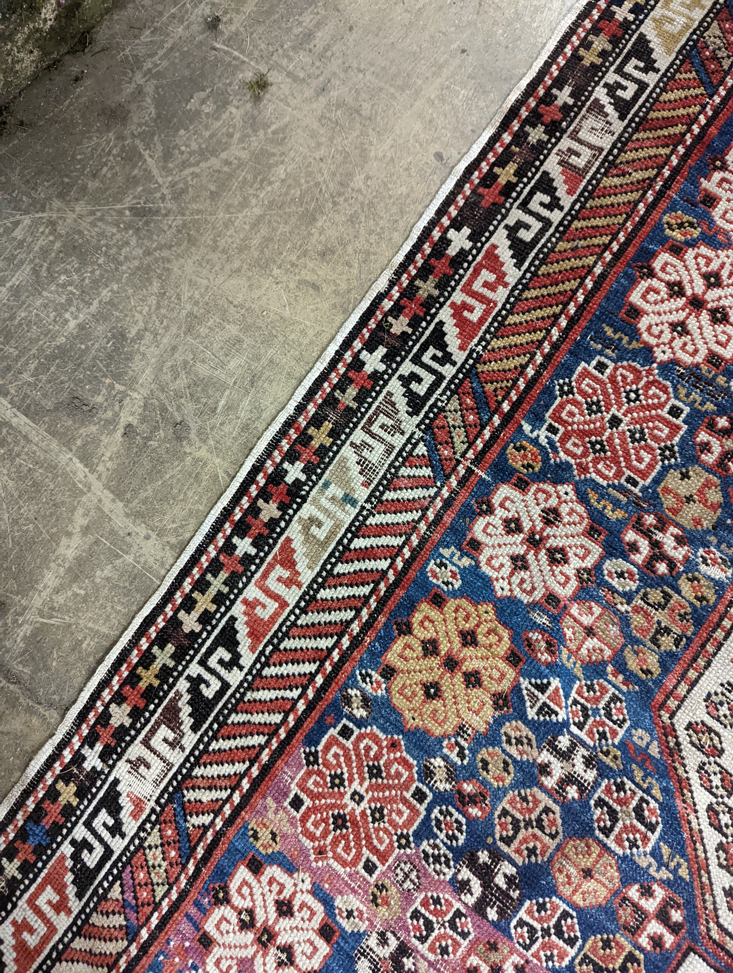 A Shirvan rug, 126 x 102cm
